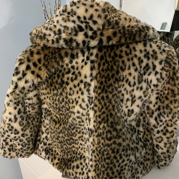 π€© HP- Faux fur cheetah jacket π€© - Picture 3 of 11